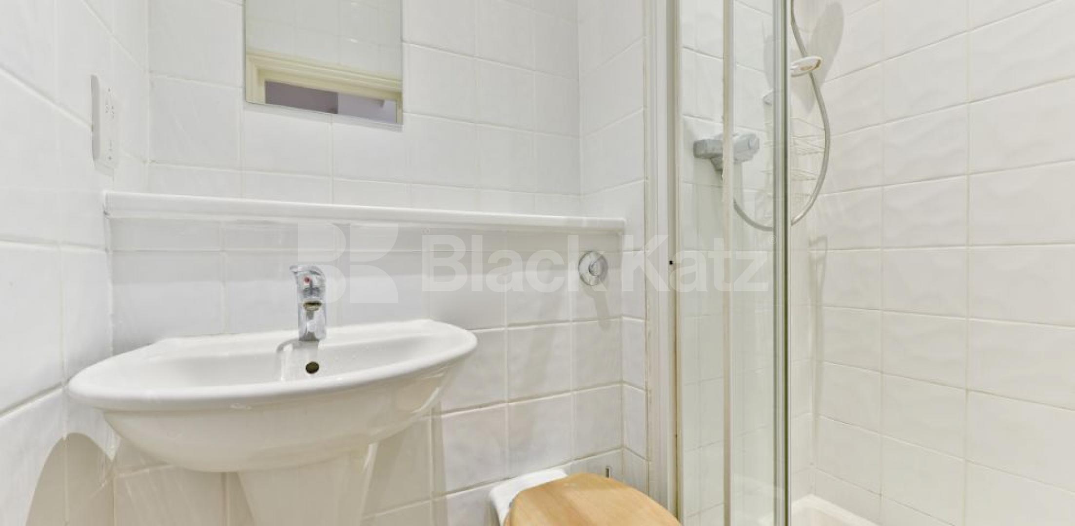			STUNNING 1 BEDROOM PERIOD CONVERSION IN ISLINGTON, 1 Bedroom, 1 bath, 1 reception Flat			 Liverpool Road, ISLINGTON-BARNSBURY-HIGHBURY